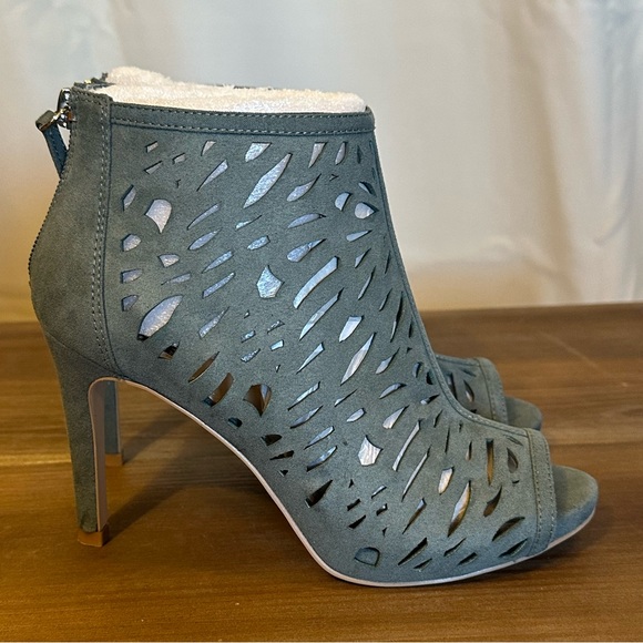 NIB, WHBM Stacey Laser cut Shootie, size 6.5 - Picture 2 of 6